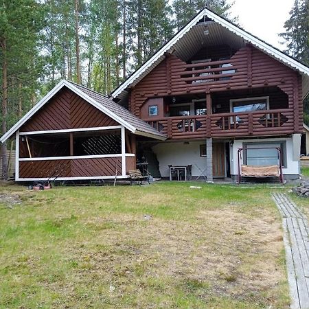 Viihtyisae Hirsimoekki Jaerven Rannalla Siikainen Ngoại thất bức ảnh
