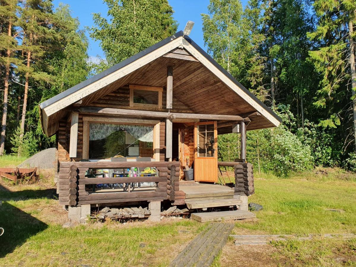 Viihtyisae Hirsimoekki Jaerven Rannalla Siikainen Ngoại thất bức ảnh